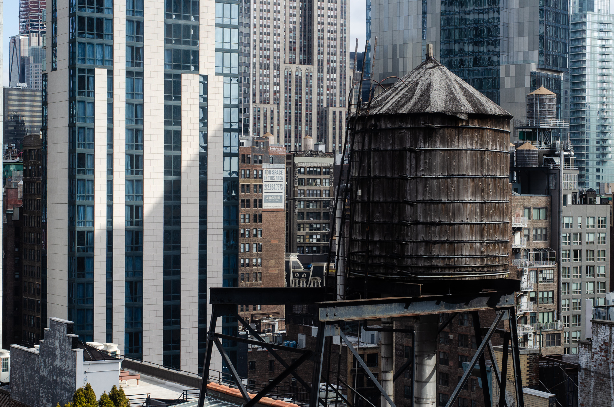 Manhattan rooftop water towers